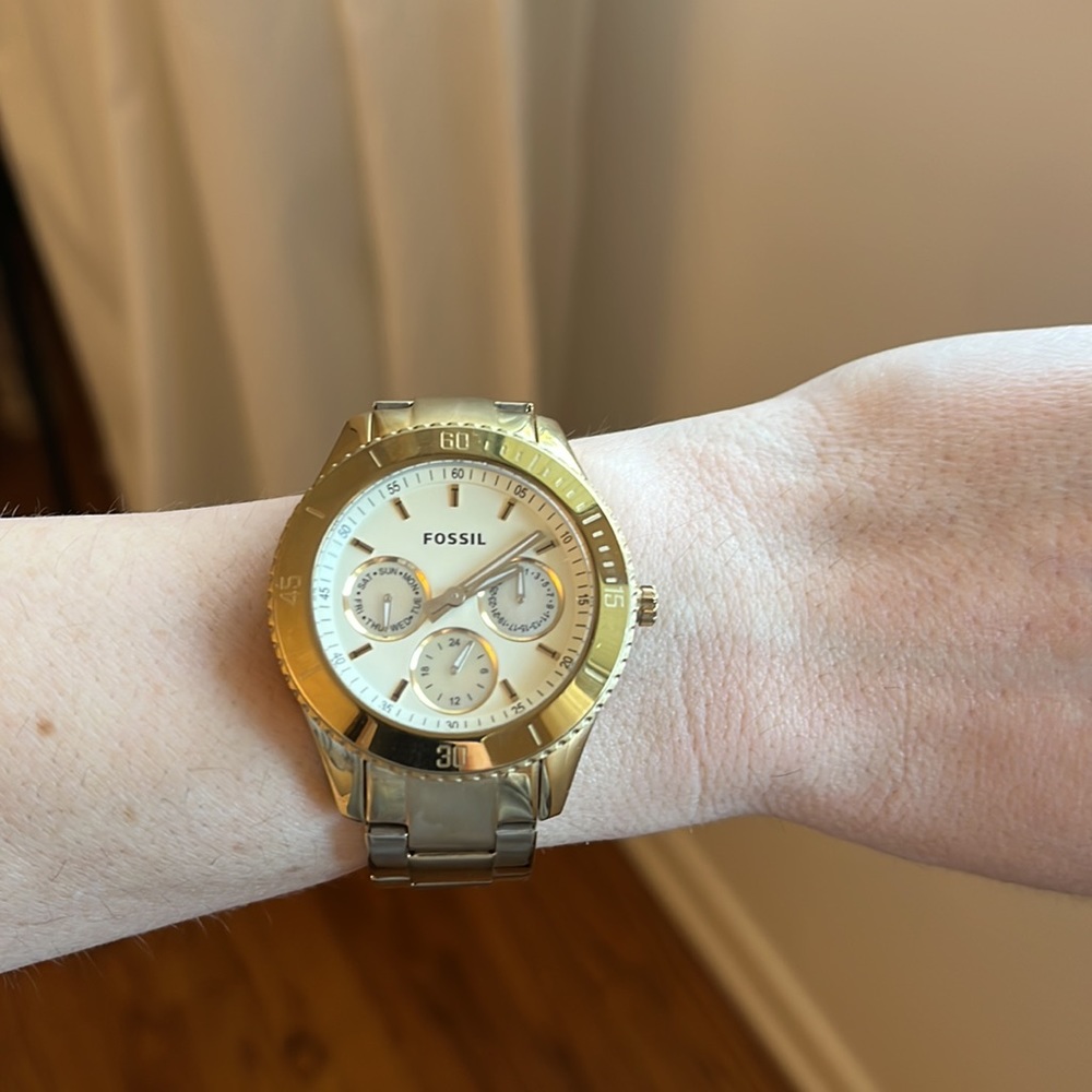 FOSSIL GOLD WATCH. - Picture 5 of 5
